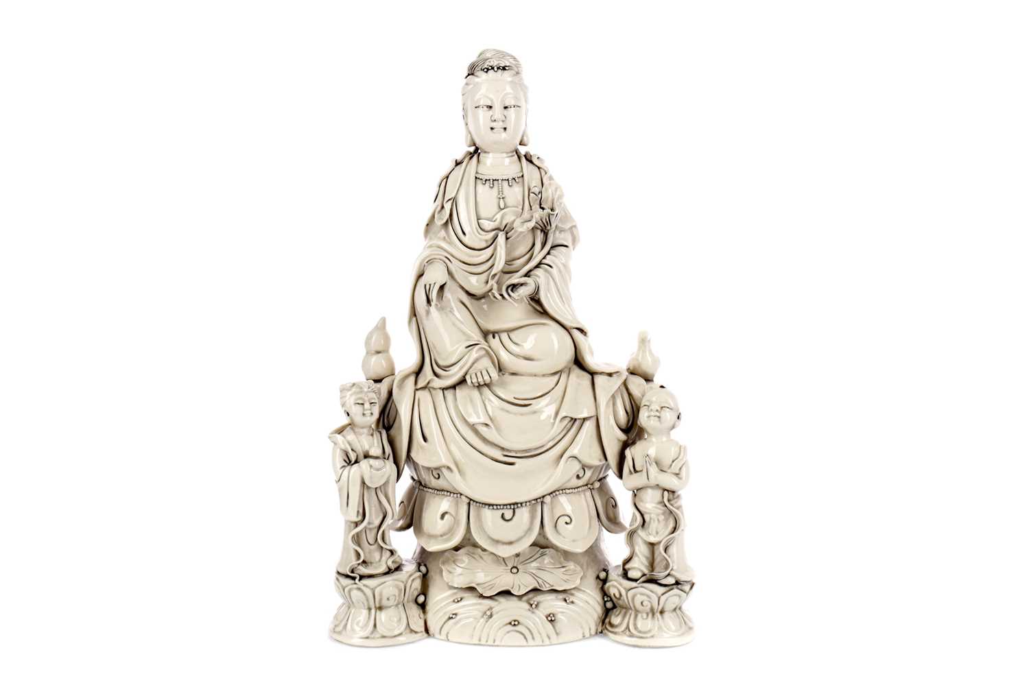 Lot 682 - A 20TH CENTURY CHINESE BLANC DE CHINE FIGURE OF GUANYIN
