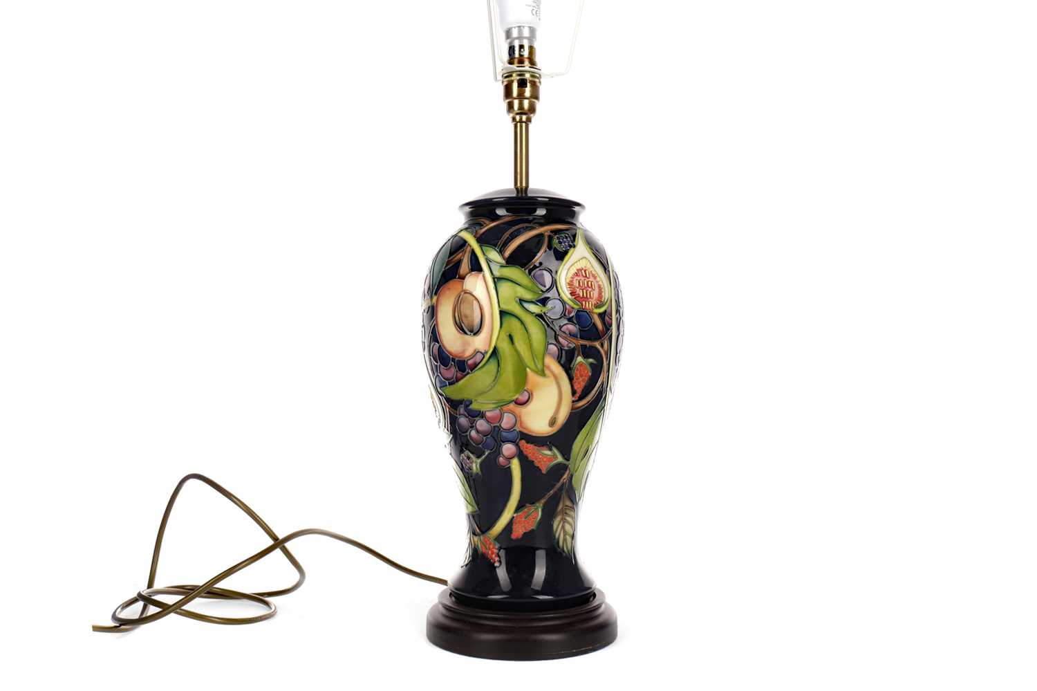 Lot 1045 - A CONTEMPORARY MOORCROFT TABLE LAMP