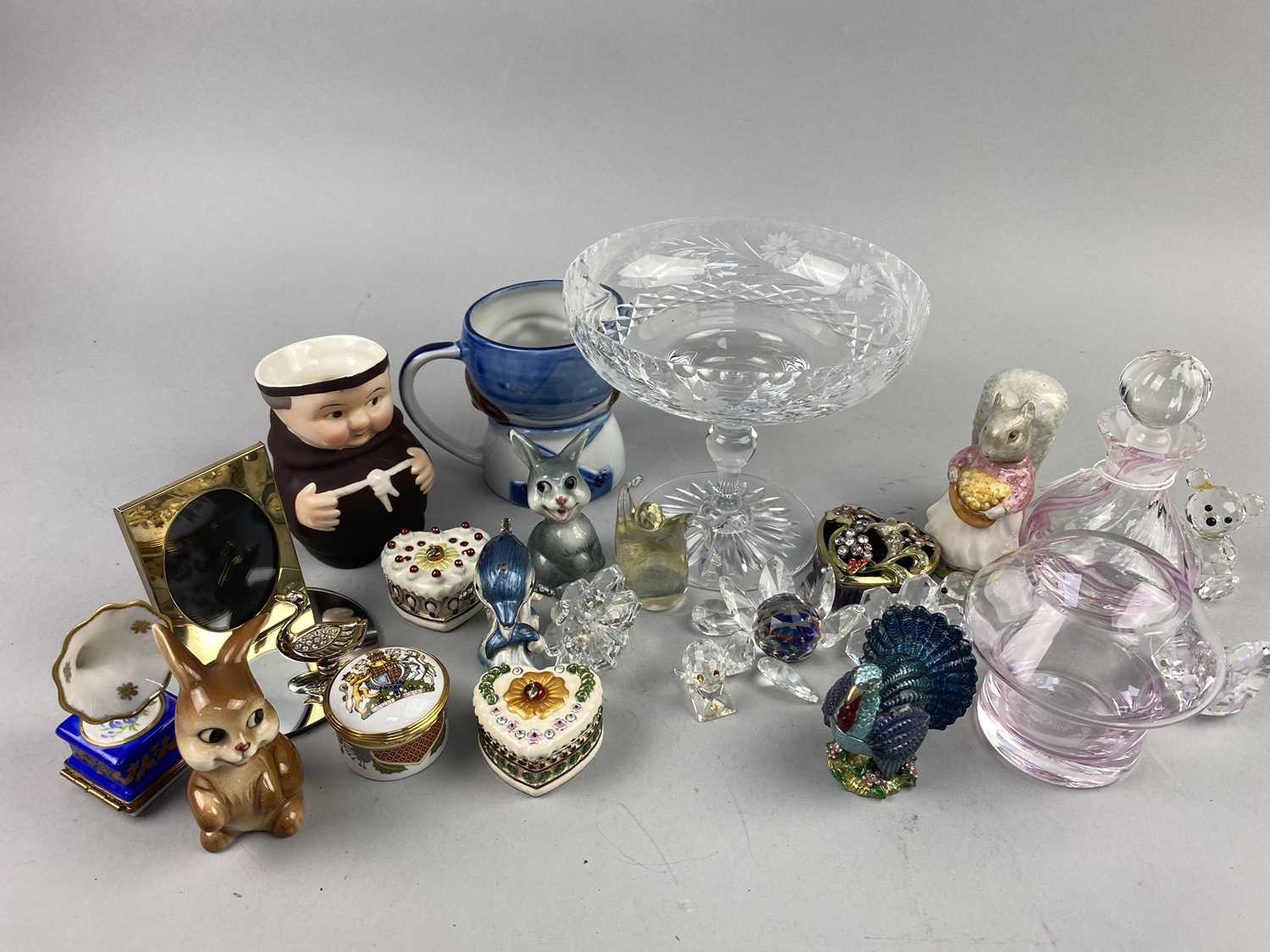 Lot 73 - A LOT OF LIMOGES, SWAROVSKI AND OTHER CERAMICS AND GLASS
