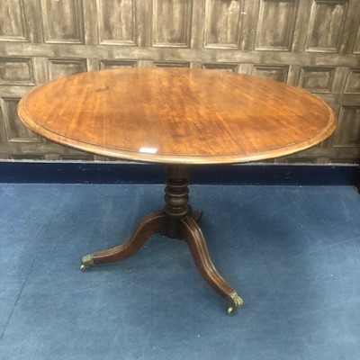 Lot 264 - A VICTORIAN MAHOGANY CIRCULAR BREAKFAST TABLE