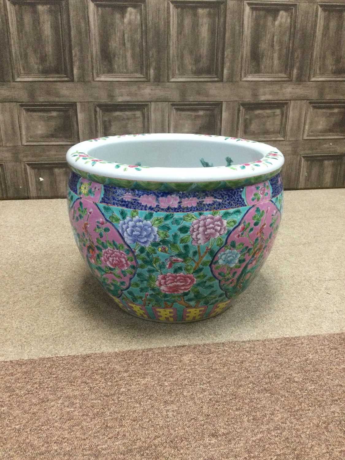 Lot 652 - A 20TH CENTURY CHINESE FISH BOWL