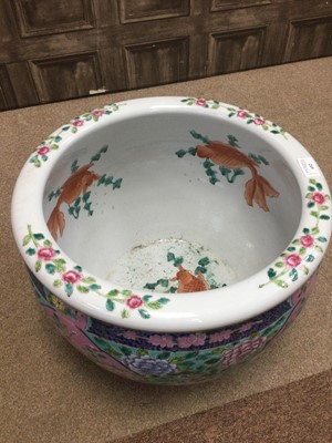 Lot 652 - A 20TH CENTURY CHINESE FISH BOWL
