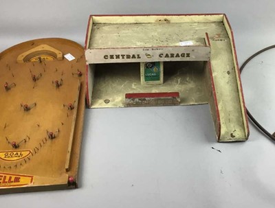 Lot 114 - A VINTAGE SOCCATELLE GAME BOARD AND OTHER GAMES