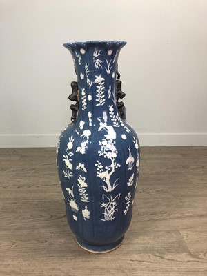 Lot 100A - A 19TH CENTURY CHINESE BLUE AND WHITE VASE