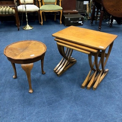 Lot 470 - A RETRO NEST OF THREE TABLES AND TWO CIRCULAR OCCASIONAL TABLES