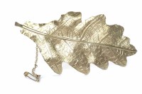 Lot 107 - GOLD LEAF BROOCH in eighteen carat yellow gold,...