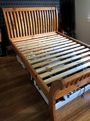 Lot 7 - A KING SIZE SLEIGH BED FRAME