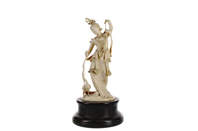 Lot 629 - A LATE 19TH/EARLY 20TH CENTURY INDIAN IVORY CARVING