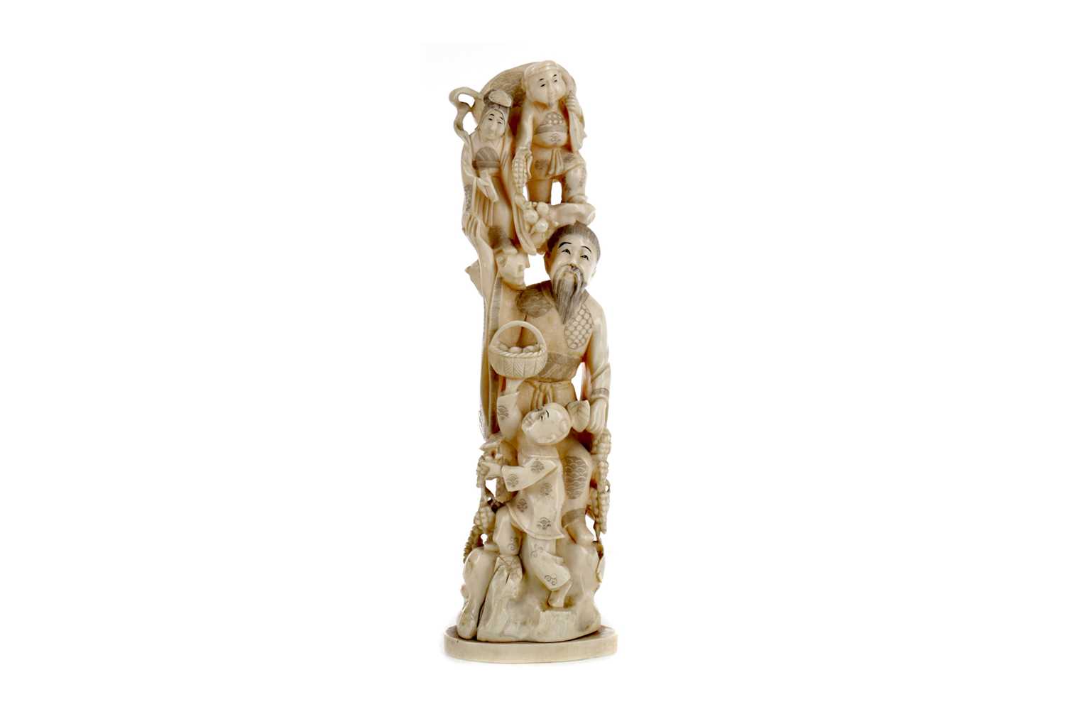 Lot 628 - A JAPANESE IVORY CARVING