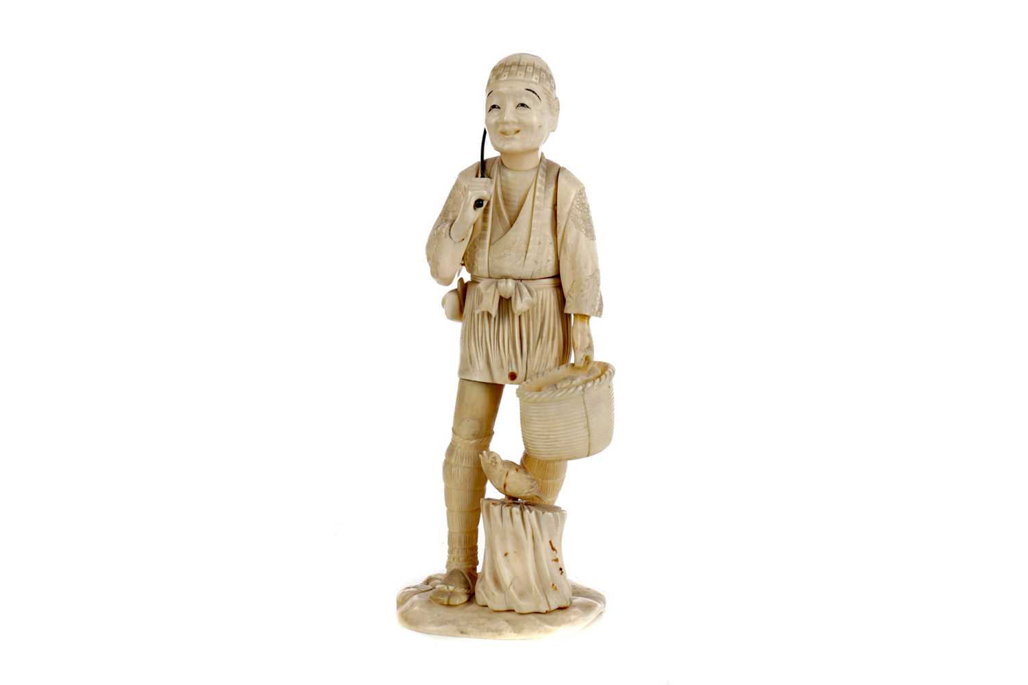 Lot 626 - A JAPANESE IVORY CARVING