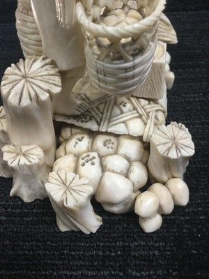 Lot 619 - A LATE 19TH EARLY 20TH CENTURY JAPANESE IVORY CARVING