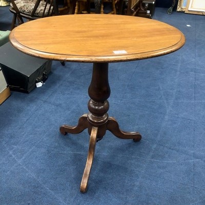 Lot 454 - A 20TH CENTURY WALNUT OVAL TEA TABLE