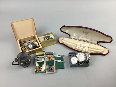 Lot 536 - A LOT OF COSTUME JEWELLERY AND WATCHES