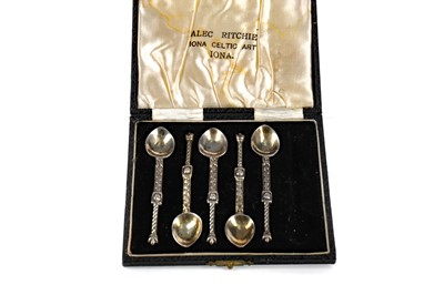 Lot 534 - A SET OF FIVE SILVER TEASPOONS BY ALEXANDER RITCHIE OF IONA