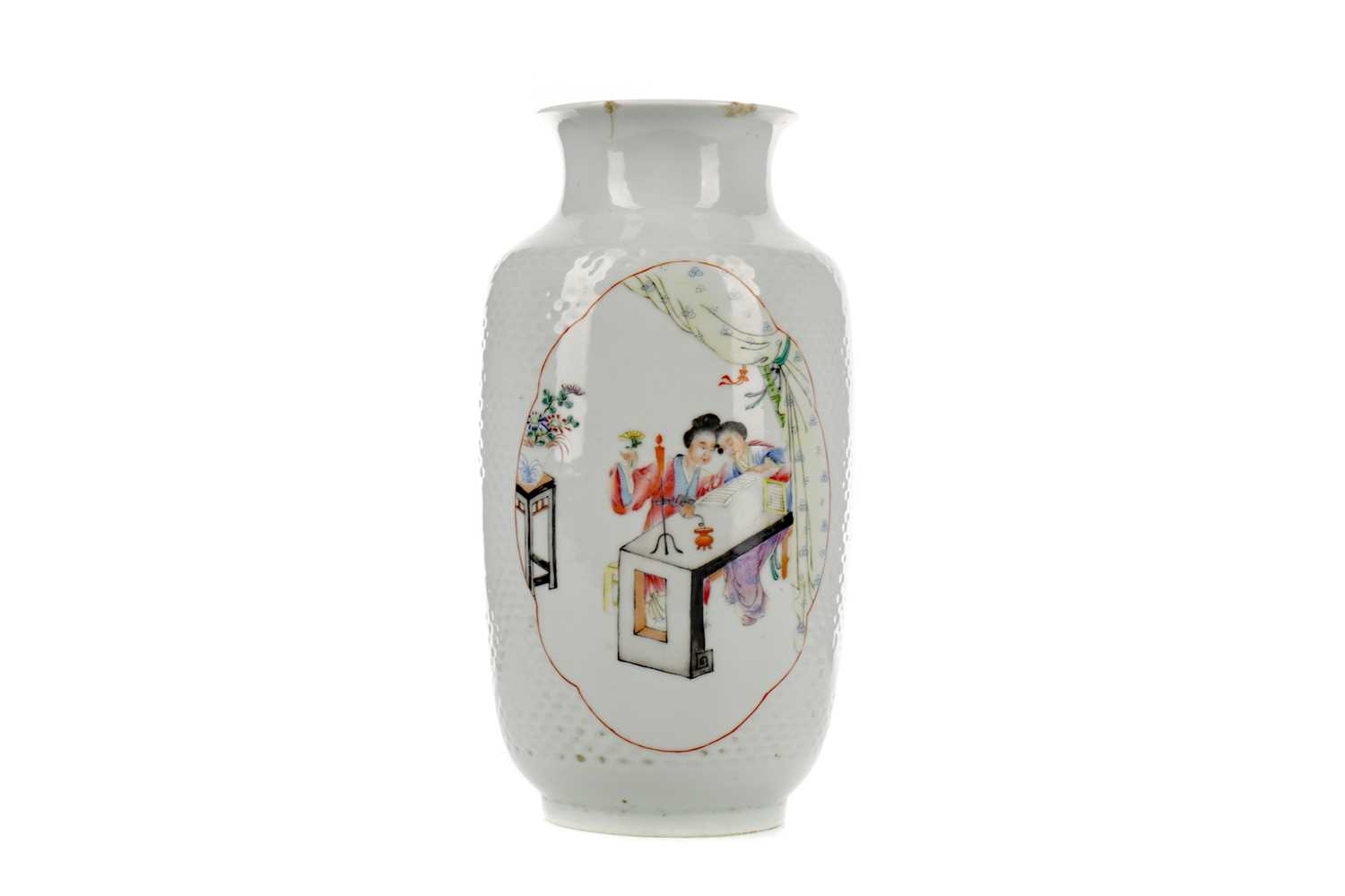 Lot 726 - AN EARLY 20TH CENTURY CHINESE FAMILLE ROSE VASE