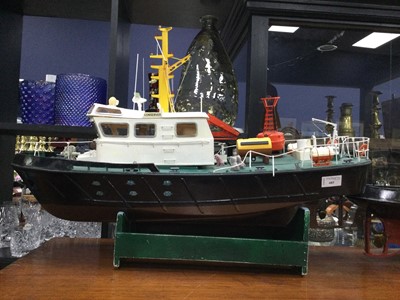 Lot 485 - A MODERN MODEL BOAT