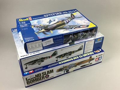 Lot 487 - A GRAND SLAM BOMBER MODEL KIT AND FOUR OTHER MODEL KITS