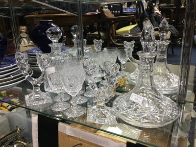 Lot 512 - A CRYSTAL DECANTER WITH STOPPER AND OTHER CRYSTAL ITEMS