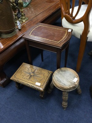 Lot 515 - A MAHOGANY RECTANGULAR OCCASIONAL TABLE AND TWO FOOTSTOOLS