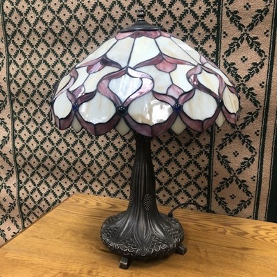 Lot 513 - A MODERN TIFFANY STYLE TABLE LAMP