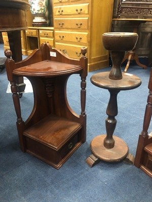 Lot 514 - A PAIR OF WALNUT WALL HANGING CORNER UNITS AND A VINTAGE ASHTRAY