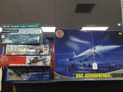 Lot 440 - A COLLECTION OF AEROPLANE AND SHIP MODEL KITS