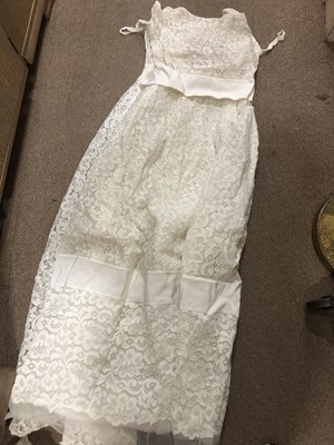 Lot 550 - A VINTAGE LACE WEDDING DRESS AND VAIL