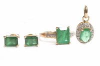 Lot 143 - GROUP OF EMERALD SET JEWELLERY comprising an...