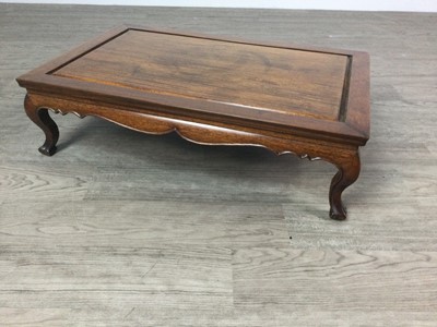 Lot 1613 - A CHINESE LOW TABLE
