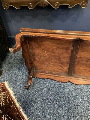Lot 1613 - A CHINESE LOW TABLE
