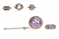 Lot 145 - GROUP OF JEWELLERY comprising a purple gem set...