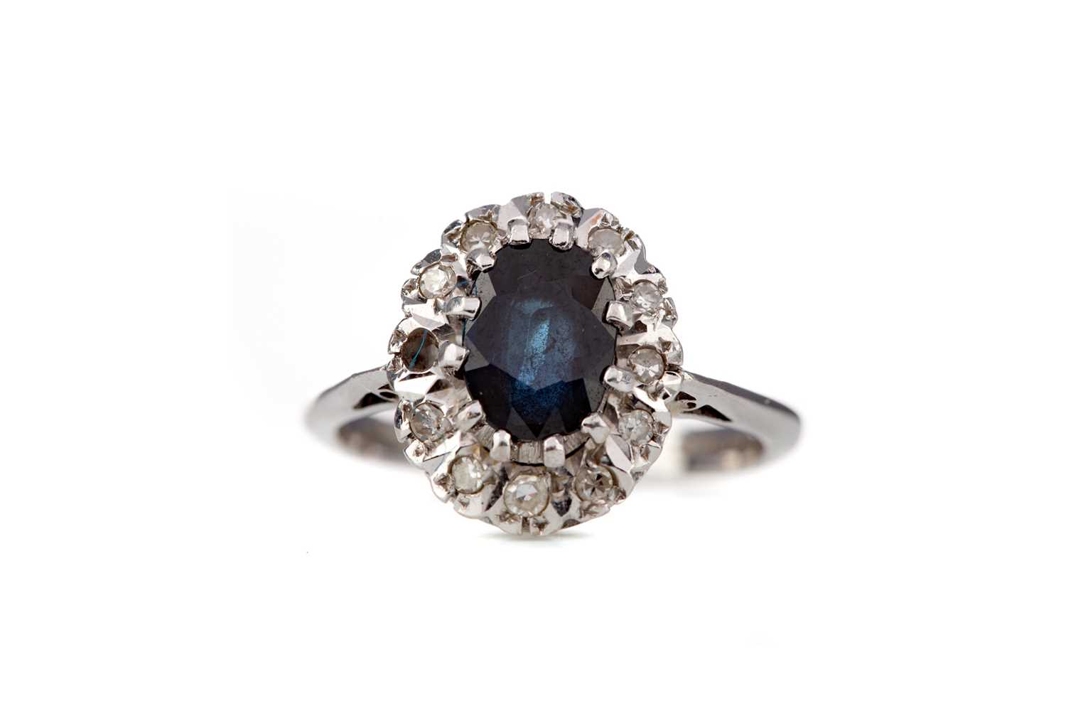 Lot 418 - A PARTIAL SAPPHIRE AND DIAMOND CLUSTER RING