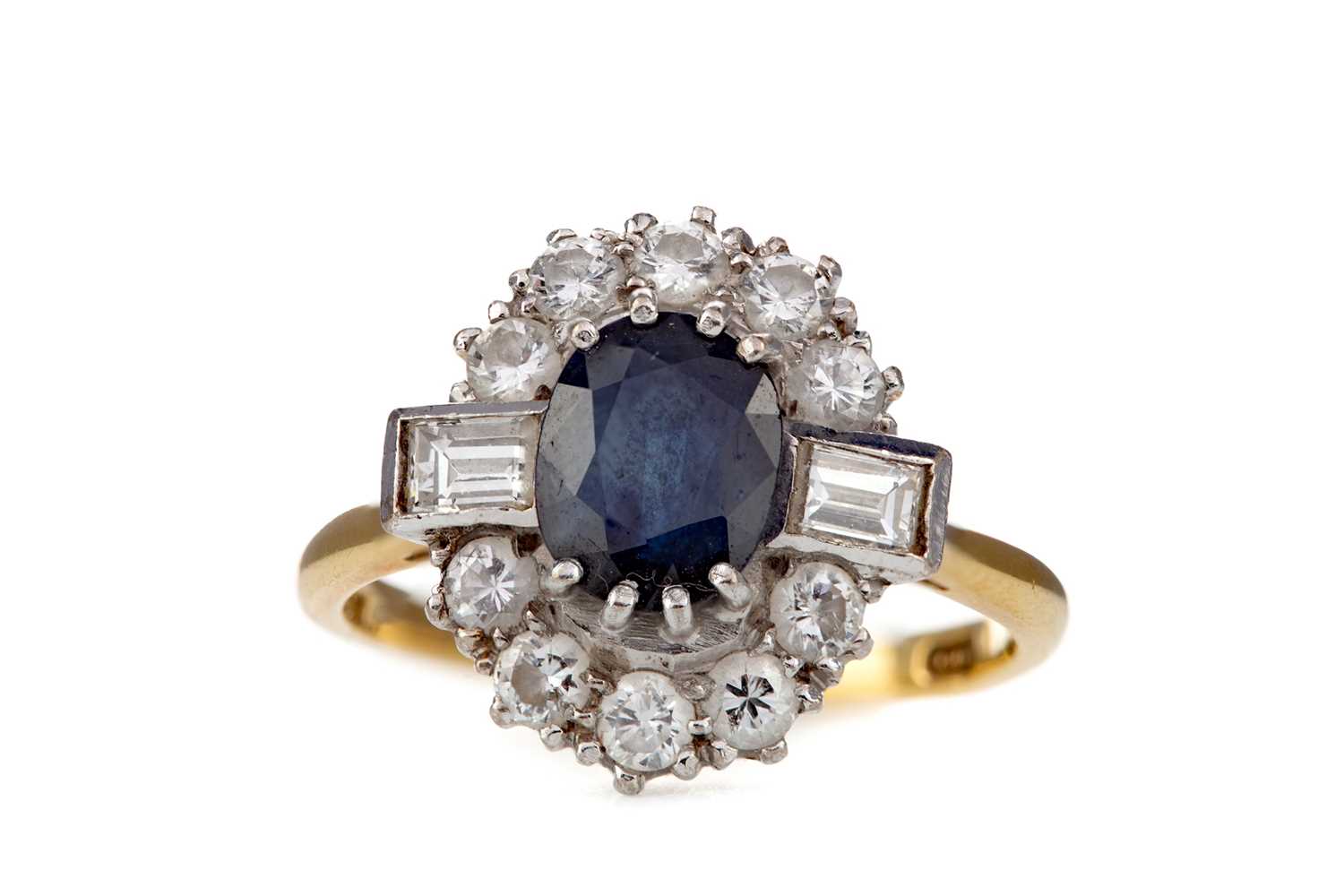 Lot 430 - A SAPPHIRE AND DIAMOND RING