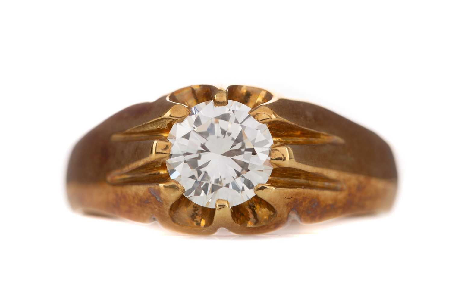 Lot 437 - A DIAMOND SOLITAIRE RING