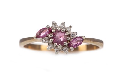 Lot 444 - A RUBY AND DIAMOND RING