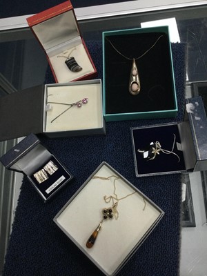 Lot 90 - A COLLECTION OF SILVER JEWELLERY
