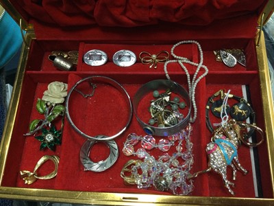 Lot 160 - A LOT OF VARIOUS COSTUME JEWELLERY