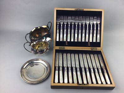 Lot 21 - A LOT OF SILVER PLATED WARE INCLUDING CUTLERY
