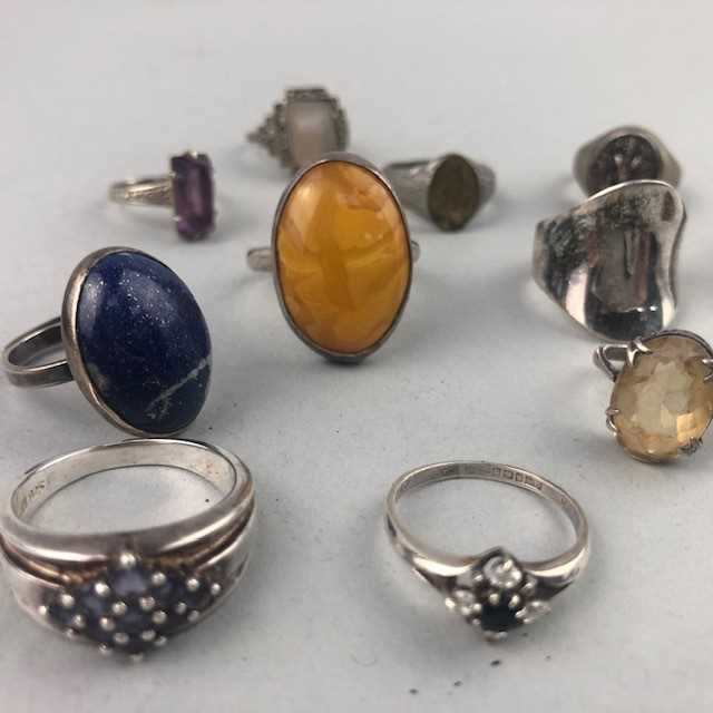 Lot 5 - A LOT OF VINTAGE SILVER RINGS