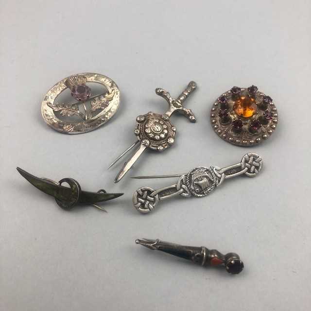 Lot 9 - A LOT OF SIX SILVER BROOCHES