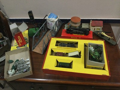 Lot 49 - A TRIANG TRAIN SET AND ACCESSORIES