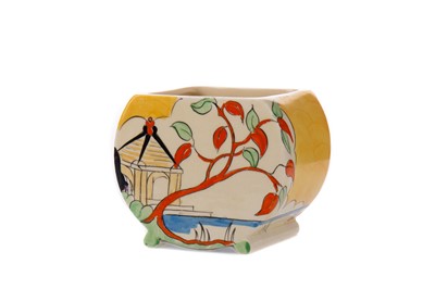 Lot 1006 - A CLARICE CLIFF 'YELLOW JAPAN' PATTERN SUGAR BOWL