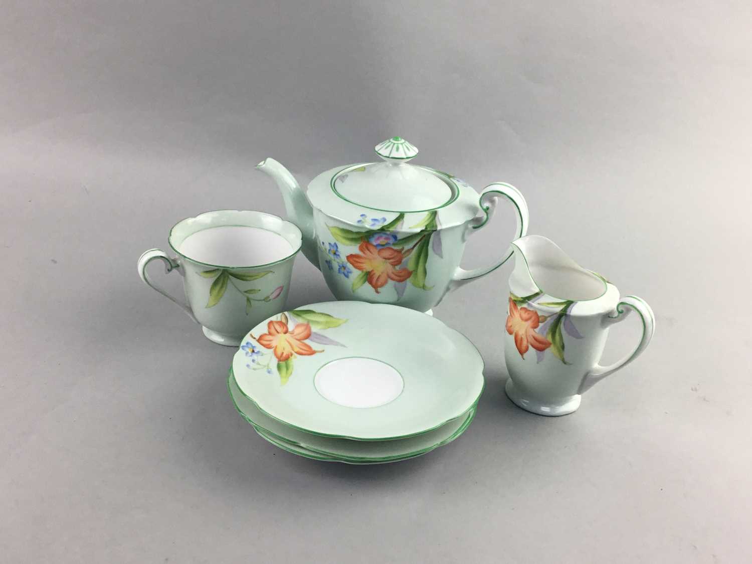 Lot 122 - A NORITAKE TEA SERVICE