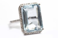 Lot 195 - AQUAMARINE AND DIAMOND RING set with a single...
