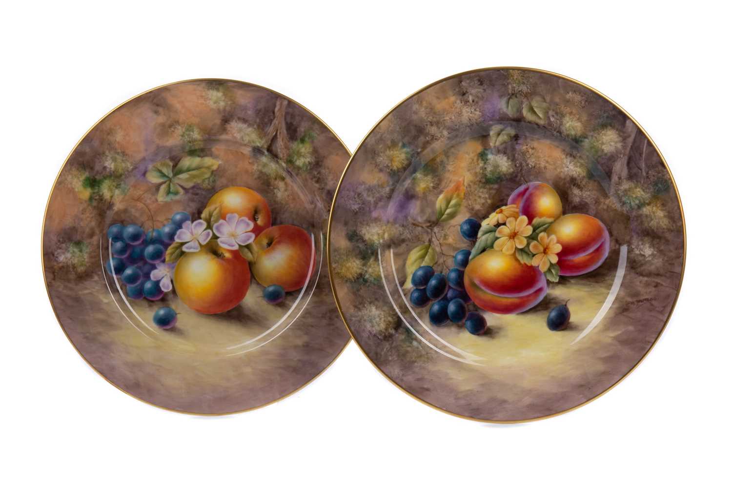 Lot 1010 - A SET OF FOUR EARLY 20TH CENTURY CABINET PLATES