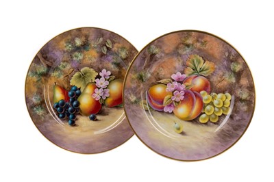 Lot 1010 - A SET OF FOUR EARLY 20TH CENTURY CABINET PLATES
