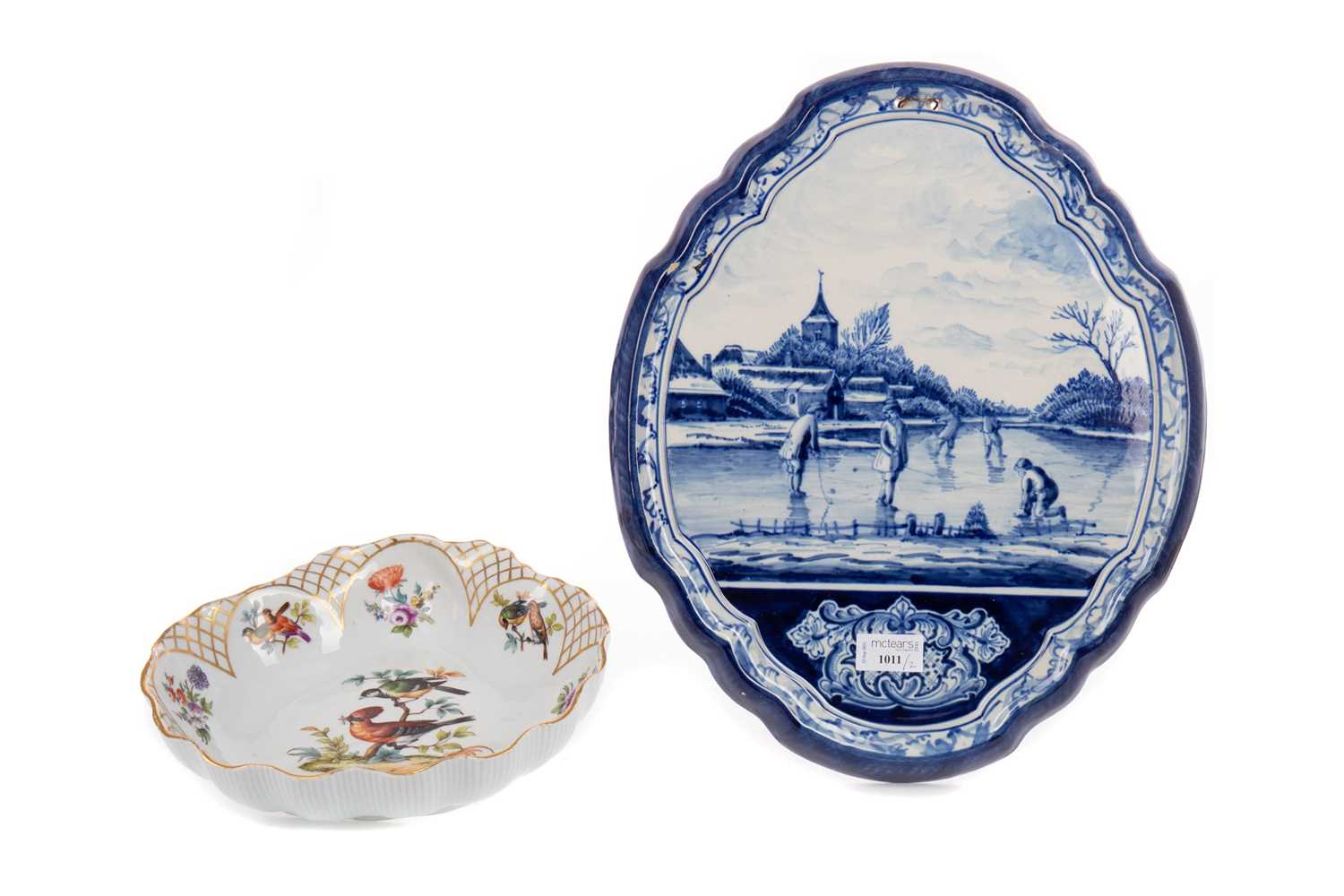 Lot 1011 - A DUTCH BLUE & WHITE OVAL SHAPED WALL PLAQUE AND A MEISSEN STYLE DISH