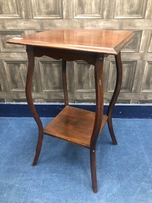 Lot 274 - AN EARLY 20TH CENTURY MAHOGANY OCCASIONAL TABLE