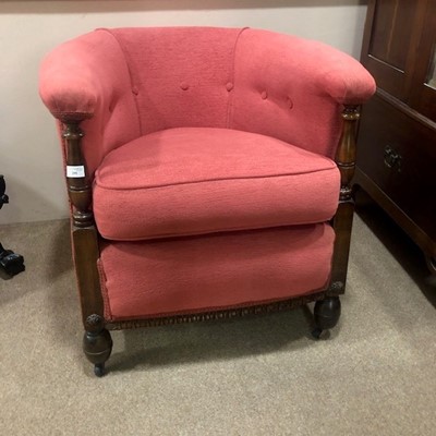 Lot 295 - AN UPHOLSTERED TUB CHAIR