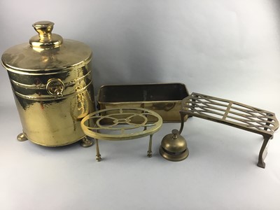 Lot 279 - A LOT OF BRASS ITEMS